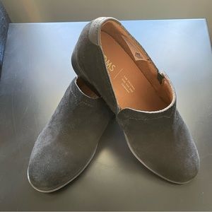 Women’s 5.5 Toms black suede Shaye